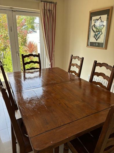 Dining table & 6 chairs
