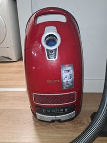 vacuum cleaner