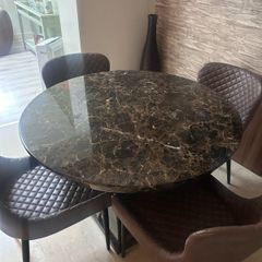 Round Table