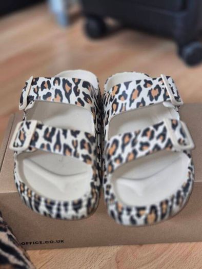 Ladies sandles