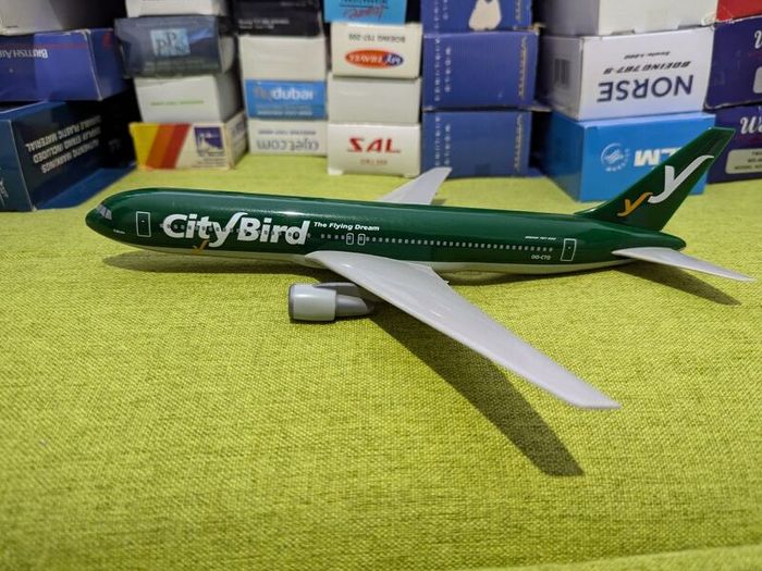 City Bird 1:200 scale model airplane, Boeing 767-300 aircraft