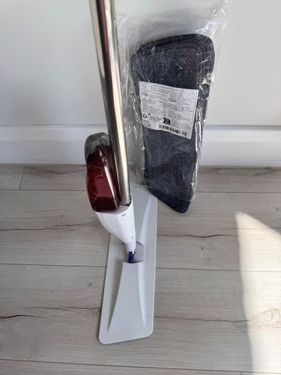 Manual spray mop