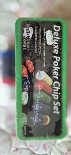 poker table (foldable) with chip set