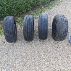 4 wheels with great quality Yokohama tires( 90%)
