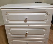 Chest of drawers