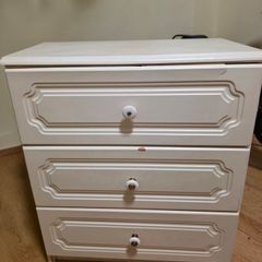 Chest of drawers