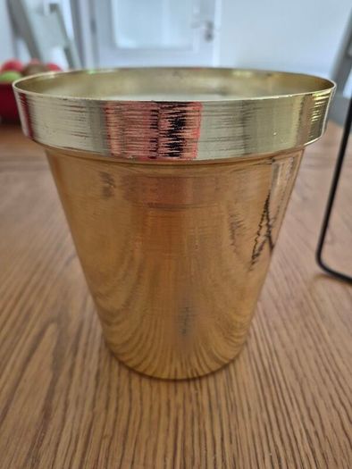 Metal flower pot
