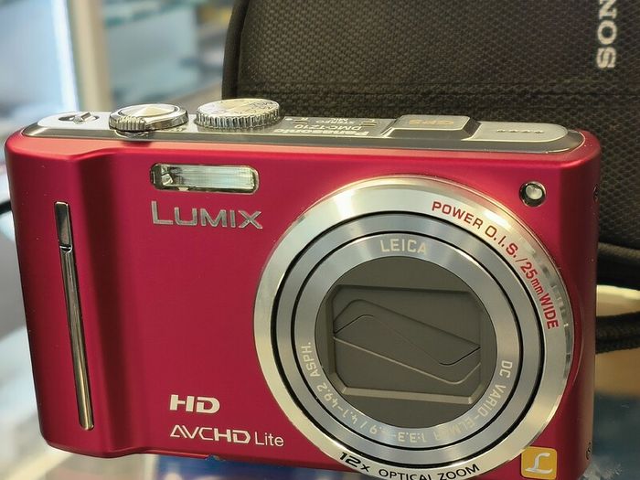 Panasonic LUMIX DMC-TZ10 12.1MP Digital Camera 12x Optical Zoom Red/ Excellent