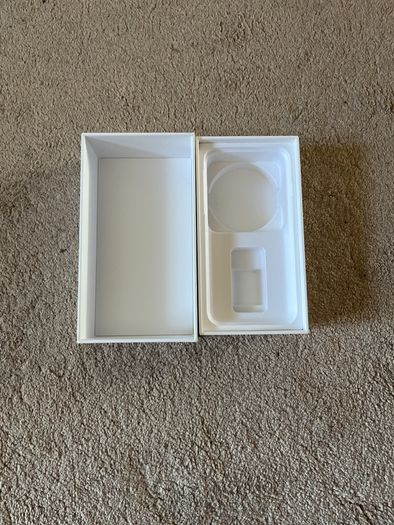 iPhone SE Red 128GB box only