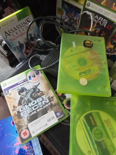 Xbox 360, 3 Controllers, 58 Games