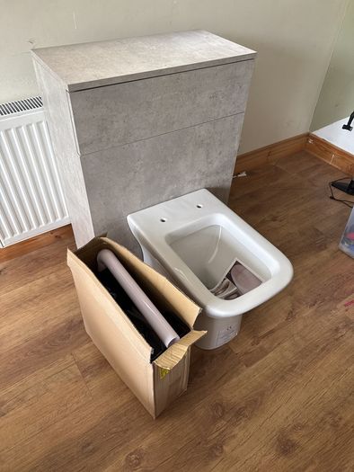 Madison toilet unit