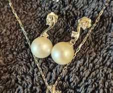 18k solid white gold with diamond and pearl