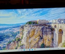 Toshiba Satellite C850-1C0, 15.6 inch laptop, 4GB Ram, Intel Celeron CPU B830 1.8GHz, 580GB HDD, Windows 10, Microsoft Edge, Chrome