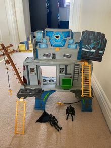 DC Comics BATMAN 3-in-1 Batcave Playset