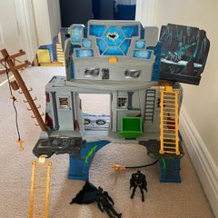 DC Comics BATMAN 3-in-1 Batcave Playset
