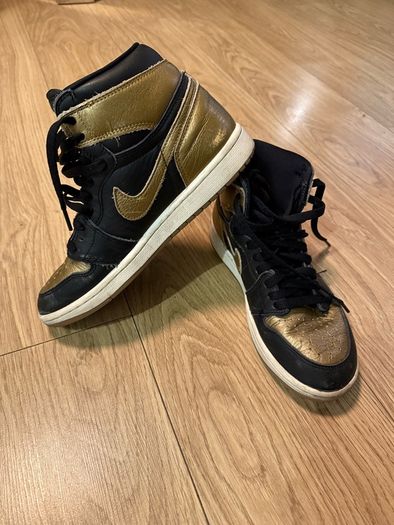Nike Air Jordan 1 High Og Metallic Gold
