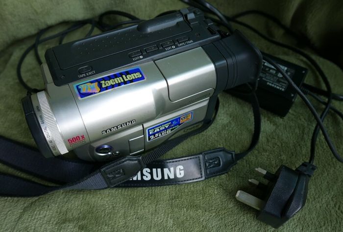 Samsung VP-L600 8mm Video Camera Silver 2.5" LCD 500x Zoom