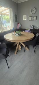round dining table