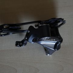 Rear derailleur: Shimano Ultegra RD-6800-GS