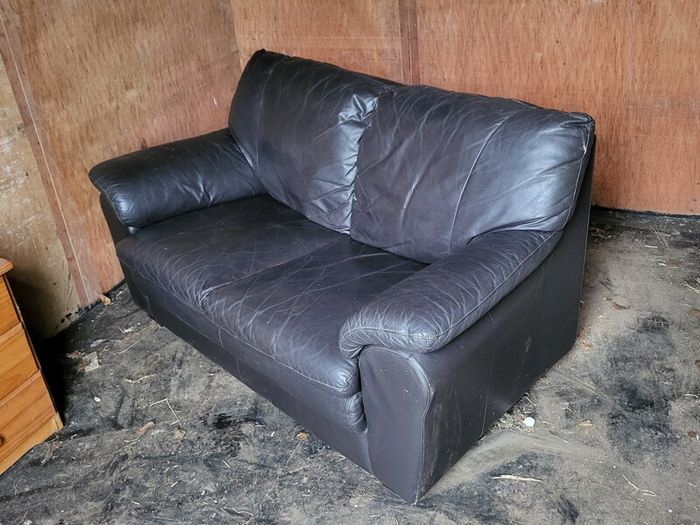 2 seater leather couch