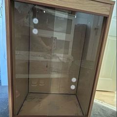 Wooden vivarium with habistat humidifier