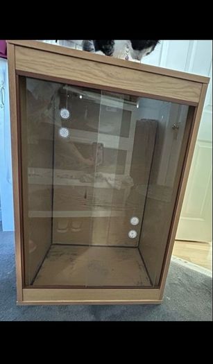Wooden vivarium with habistat humidifier