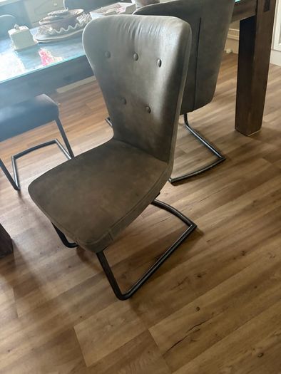 table and chairs