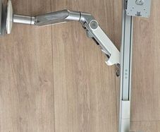 Humanscale M8.1 Dual Monitor Crossbar Arm