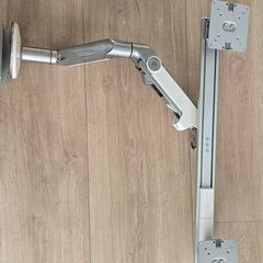 Humanscale M8.1 Dual Monitor Crossbar Arm