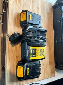 dewalt batterys and charger