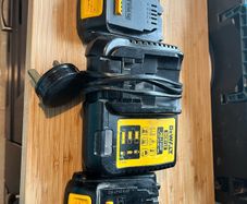 dewalt batterys and charger