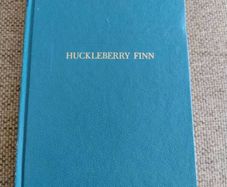 Huckleberry Finn by Samuel L Clemens 1953 hardback in very good condition with signs of wear on the cover see photos FREE STANDARD POSTAGE INCLUDED