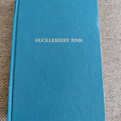 Huckleberry Finn by Samuel L Clemens 1953 hardback in very good condition with signs of wear on the cover see photos FREE STANDARD POSTAGE INCLUDED