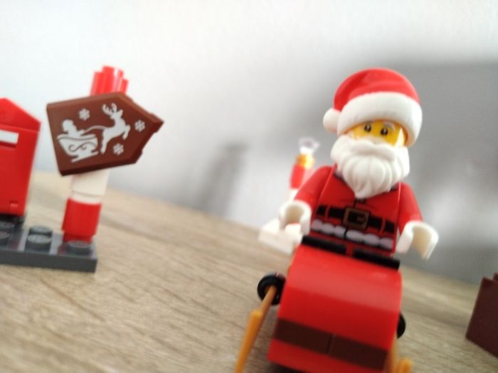 LEGO Winter Village Accessories and Mini Figures Bundle 1