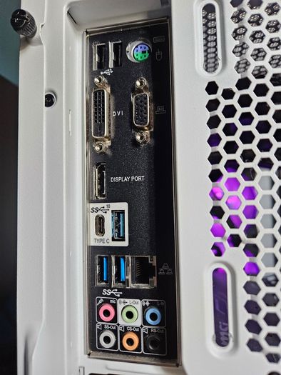 Gaming PC - RTX 2080 / i7-9700K - Fresh Windows 11 Install - Excellent Condition
