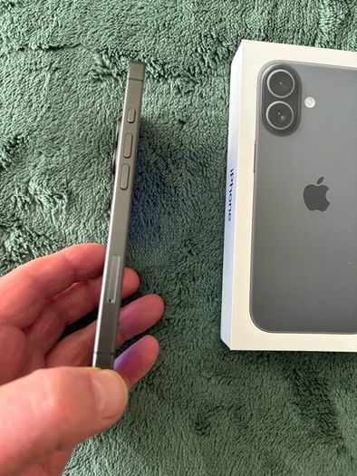 iPhone 17 256gb Black. Unlocked to all networks.