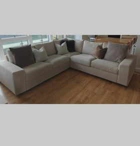 Large 4 Seater Corner Sofa Couch in Excellent Condition