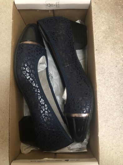 brand new navy shoes size 7