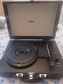 Akai Turntable