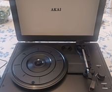 Akai Turntable