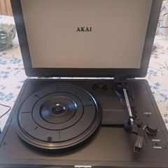 Akai Turntable