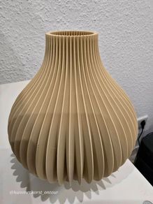 Round plant pot