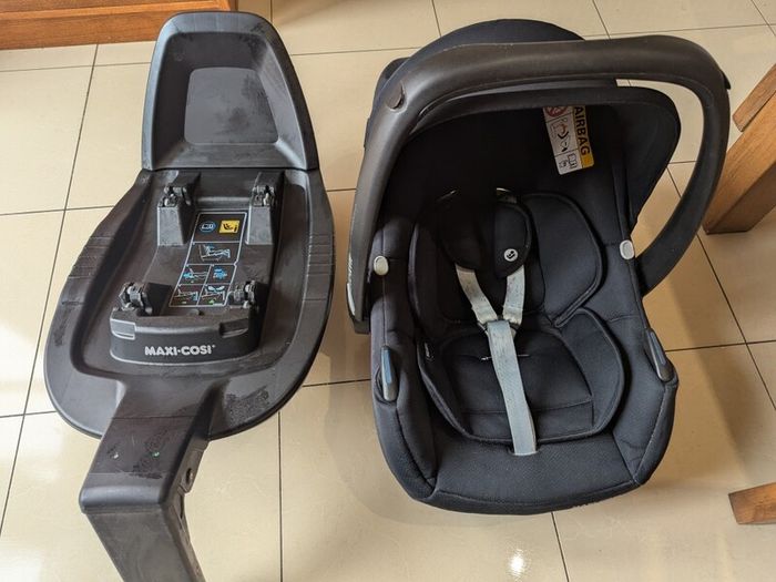 Maxi Cosi Tinca car seat and Iso Base