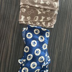2 dog blankets