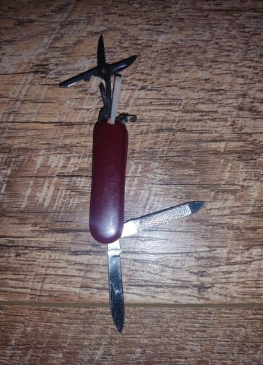 Swiss Army style knife - less than 6 cm long