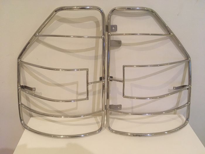 Pajero / Shogun rear lamp guards
