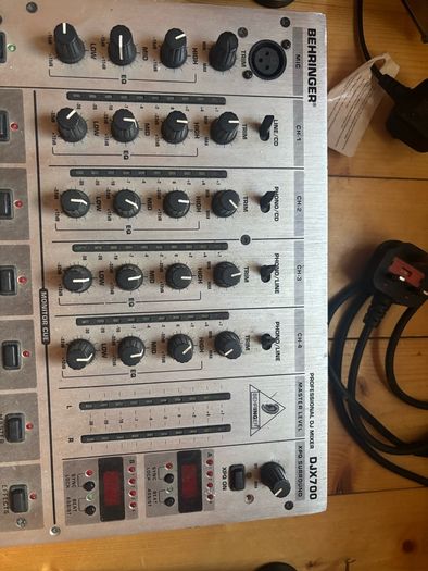 Turntables with mixer