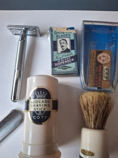 A Job Lot Of Vintage Shaving Razors & Blades + Brush Cut Throat Razor