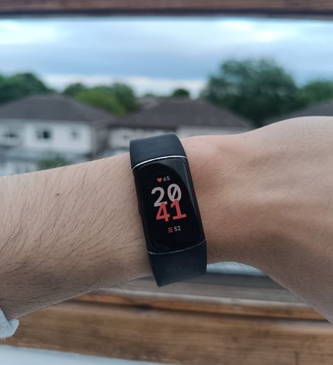 Fitbit Charge 6 + 3 Interchangeable Bands Bundle