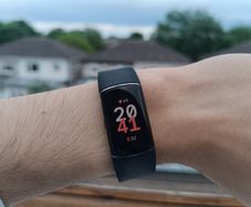 Fitbit Charge 6 + 3 Interchangeable Bands Bundle